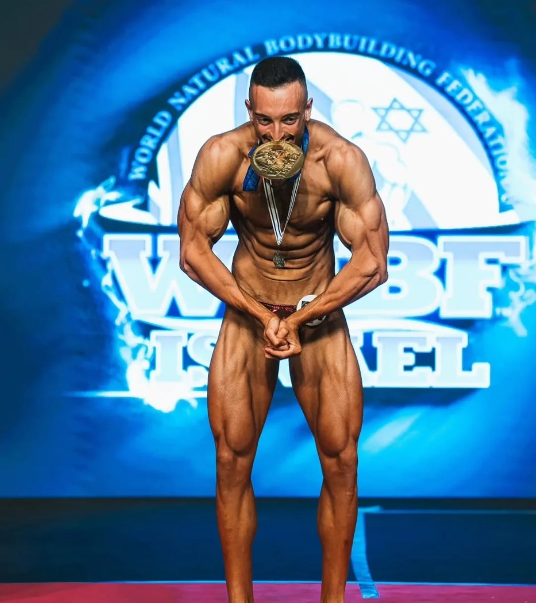 אביב גבאי בפוזת Most Muscular